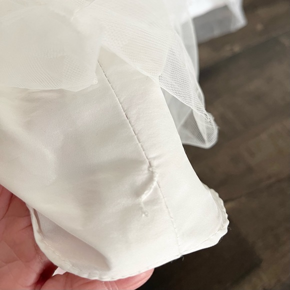 Size 2 customized Vera wang wedding gown - Picture 7 of 9